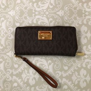 Michael Kors Wallet/wristlet